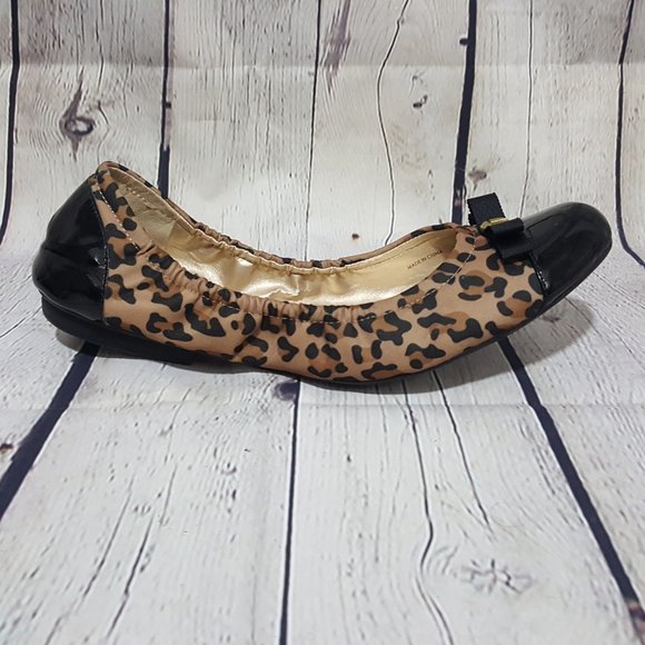 TAHARI Leopard Print Gibson Flats Shoes 9.5 Patent - Picture 3 of 6
